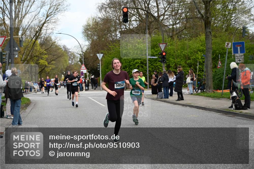 12.04.2026 - 45. Internationalen Wilhelmsburger Insellauf J. Mangold http://msf.ph/oto/9510903 12.04.2026 13:01:35 Ziel 5692, 4644, 4925, 5351, 5140, 4965, 3154, 4754, 4890, 4888, 4889, 5349, 3726, 5679, 5472, 5807, 5782, 4666, 5781, 5796, 2675, 2736, 3995, 5188, 5852, 3626, 5409, 5059, 2083, 5176, 4423, 4423, 2185, 5100, 4422, 2733, 4433, 2738, 3129 meine-sportfotos.de