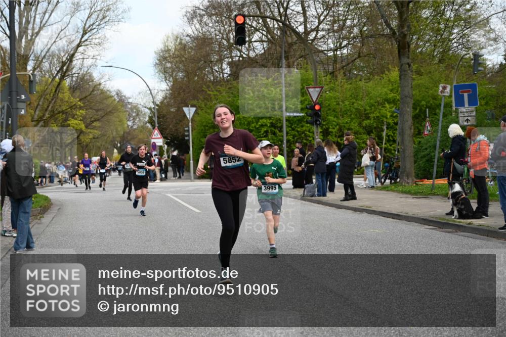 12.04.2026 - 45. Internationalen Wilhelmsburger Insellauf J. Mangold http://msf.ph/oto/9510905 12.04.2026 13:01:35 Ziel 5692, 4644, 4925, 5351, 5140, 4965, 3154, 4754, 4890, 4888, 4889, 5349, 3726, 5679, 5472, 5807, 5782, 4666, 5781, 5796, 2675, 2736, 3995, 5188, 5852, 3626, 5409, 5059, 2083, 5176, 4423, 4423, 2185, 5100, 4422, 2733, 4433, 2738, 3129 meine-sportfotos.de