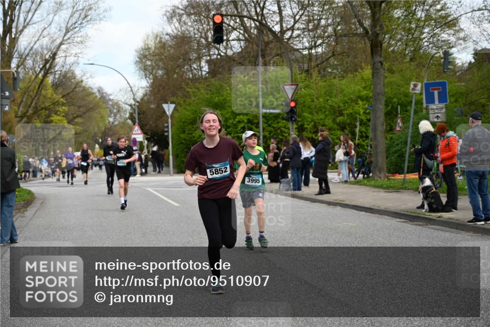 12.04.2026 - 45. Internationalen Wilhelmsburger Insellauf J. Mangold http://msf.ph/oto/9510907 12.04.2026 13:01:35 Ziel 5692, 4644, 4925, 5351, 5140, 4965, 3154, 4754, 4890, 4888, 4889, 5349, 3726, 5679, 5472, 5807, 5782, 4666, 5781, 5796, 2675, 2736, 3995, 5188, 5852, 3626, 5409, 5059, 2083, 5176, 4423, 4423, 2185, 5100, 4422, 2733, 4433, 2738, 3129 meine-sportfotos.de