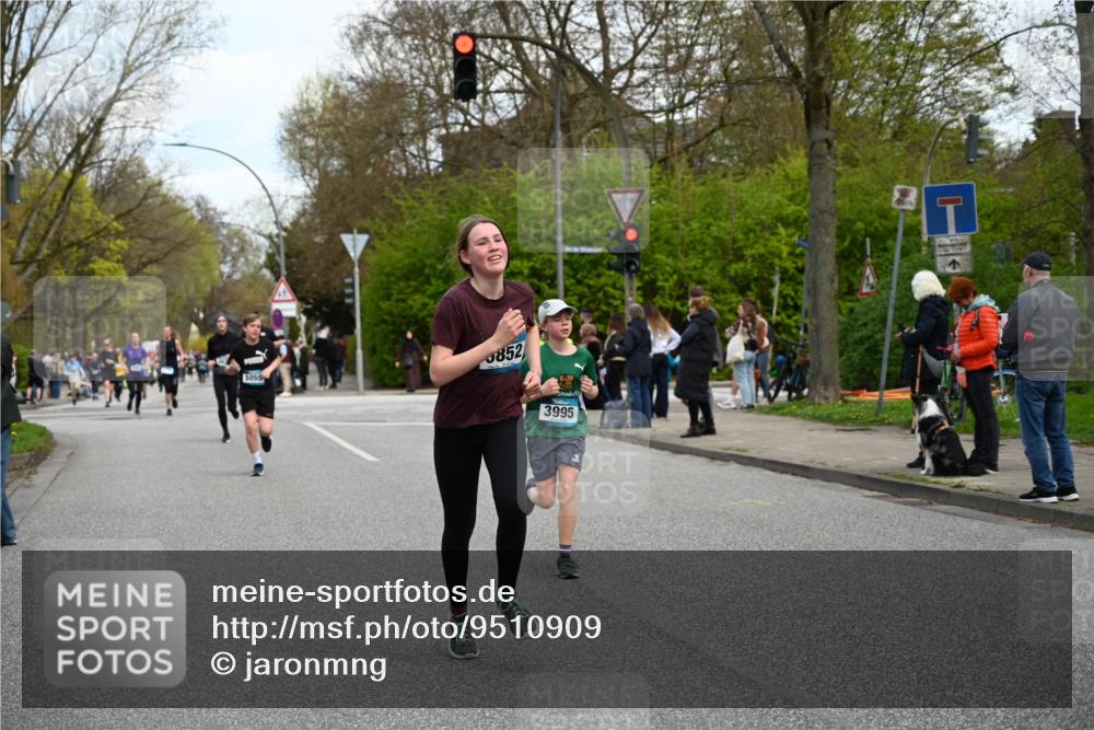 12.04.2026 - 45. Internationalen Wilhelmsburger Insellauf J. Mangold http://msf.ph/oto/9510909 12.04.2026 13:01:35 Ziel 5692, 4644, 4925, 5351, 5140, 4965, 3154, 4754, 4890, 4888, 4889, 5349, 3726, 5679, 5472, 5807, 5782, 4666, 5781, 5796, 2675, 2736, 3995, 5188, 5852, 3626, 5409, 5059, 2083, 5176, 4423, 4423, 2185, 5100, 4422, 2733, 4433, 2738, 3129 meine-sportfotos.de