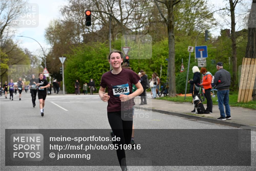 12.04.2026 - 45. Internationalen Wilhelmsburger Insellauf J. Mangold http://msf.ph/oto/9510916 12.04.2026 13:01:36 Ziel 4925, 5351, 5140, 4965, 3154, 4754, 4890, 4888, 4889, 5349, 3726, 5679, 5472, 5807, 5782, 4666, 5781, 5796, 2675, 2736, 3995, 5188, 5852, 3626, 5409, 5059, 2083, 5176, 4423, 2185, 5100, 4422, 2733, 4433, 2738, 3129, 3616 meine-sportfotos.de