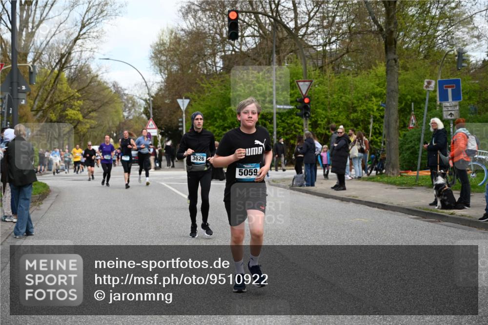 12.04.2026 - 45. Internationalen Wilhelmsburger Insellauf J. Mangold http://msf.ph/oto/9510922 12.04.2026 13:01:40 Ziel 4890, 4888, 4889, 5349, 3726, 5679, 5472, 5807, 5782, 4666, 5781, 5796, 2675, 2736, 3995, 5188, 5852, 3626, 5409, 5059, 2083, 5176, 4423, 2185, 5100, 4422, 2733, 4433, 2738, 3129, 3616, 5181, 5117, 3663, 5540, 5137 meine-sportfotos.de