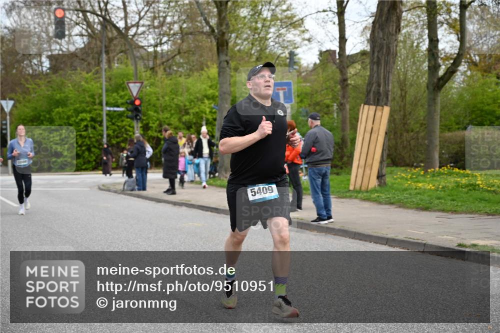 12.04.2026 - 45. Internationalen Wilhelmsburger Insellauf J. Mangold http://msf.ph/oto/9510951 12.04.2026 13:01:43 Ziel 5679, 5472, 5807, 5782, 4666, 5781, 5796, 2675, 2736, 3995, 5188, 5852, 3626, 5409, 5059, 2083, 5176, 4423, 2185, 5100, 4422, 2733, 4433, 2733, 4433, 2738, 3129, 3616, 5181, 5117, 3663, 5540, 5137, 4527, 4606, 5455, 4817, 4818, 4966 meine-sportfotos.de