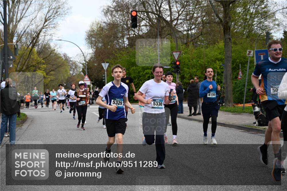12.04.2026 - 45. Internationalen Wilhelmsburger Insellauf J. Mangold http://msf.ph/oto/9511289 12.04.2026 13:02:34 Ziel 2057, 5068, 3858, 3859, 4525, 4072, 2086, 5827, 4310, 4308, 5165, 4584, 5123, 5177, 5178, 5658, 4235, 3128, 5175, 3510, 4618, 4617, 4990, 3170, 4719, 4854, 3761, 4253, 5022, 4239, 3618, 3784, 5329, 5330, 4099, 4576, 4100, 2023, 5091, 5072, 5072, 5061, 4858, 5730, 4760, 5197, 5077, 5151, 4805, 4797, 4123, 4650, 5162, 4816, 3454, 3062, 4523, 2704, 4413, 5428, 2938, 5116, 4267, 2939, 5138, 3489 meine-sportfotos.de