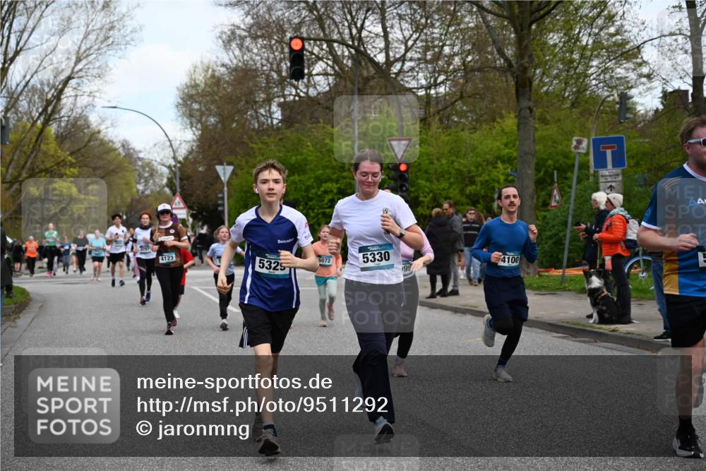 12.04.2026 - 45. Internationalen Wilhelmsburger Insellauf J. Mangold http://msf.ph/oto/9511292 12.04.2026 13:02:34 Ziel 2057, 5068, 3858, 3859, 4525, 4072, 2086, 5827, 4310, 4308, 5165, 4584, 5123, 5177, 5178, 5658, 4235, 3128, 5175, 3510, 4618, 4617, 4990, 3170, 4719, 4854, 3761, 4253, 5022, 4239, 3618, 3784, 5329, 5330, 4099, 4576, 4100, 2023, 5091, 5072, 5072, 5061, 4858, 5730, 4760, 5197, 5077, 5151, 4805, 4797, 4123, 4650, 5162, 4816, 3454, 3062, 4523, 2704, 4413, 5428, 2938, 5116, 4267, 2939, 5138, 3489 meine-sportfotos.de