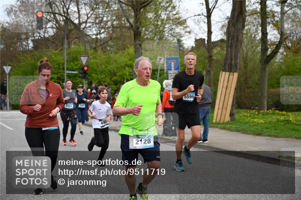 12.04.2026 - 45. Internationalen Wilhelmsburger Insellauf J. Mangold http://msf.ph/oto/9511719 12.04.2026 13:03:53 Ziel 5448, 5150, 5668, 5198, 4372, 3737, 3736, 4373, 3883, 5662, 5252, 4032, 4345, 2369, 3768, 5155, 4226, 5250, 4247, 2715, 4260, 3034, 5469, 2128, 5667, 2089, 3870, 5193, 2307, 5257, 4647, 5565, 4600, 5474, 4653, 5420, 5599, 5620, 4951, 4115, 4951, 4115, 4351, 4125, 5248 meine-sportfotos.de