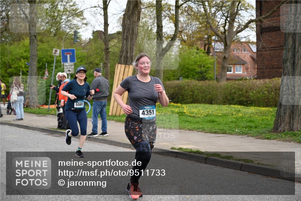 12.04.2026 - 45. Internationalen Wilhelmsburger Insellauf J. Mangold http://msf.ph/oto/9511733 12.04.2026 13:03:56 Ziel 5662, 5252, 4032, 4345, 2369, 3768, 5155, 4226, 5250, 4247, 2715, 4260, 3034, 5469, 2128, 5667, 2089, 3870, 5193, 2307, 5257, 4647, 5565, 4600, 5474, 4653, 5420, 5599, 5620, 4951, 4115, 4351, 4351, 4125, 5248, 5064, 4048, 5423, 5066, 5458, 5728 meine-sportfotos.de