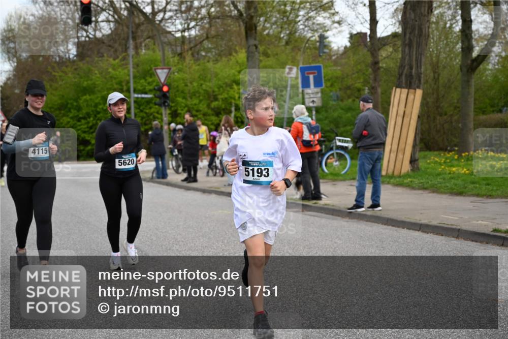 12.04.2026 - 45. Internationalen Wilhelmsburger Insellauf J. Mangold http://msf.ph/oto/9511751 12.04.2026 13:03:59 Ziel 5662, 5252, 4032, 4345, 2369, 3768, 5155, 4226, 5250, 4247, 2715, 4260, 3034, 5469, 2128, 5667, 2089, 3870, 5193, 2307, 5257, 4647, 5565, 4600, 5474, 4653, 5420, 5599, 5620, 4951, 4115, 4351, 4125, 5248, 5064, 4048, 5423, 5066, 5458, 5728, 5724 meine-sportfotos.de