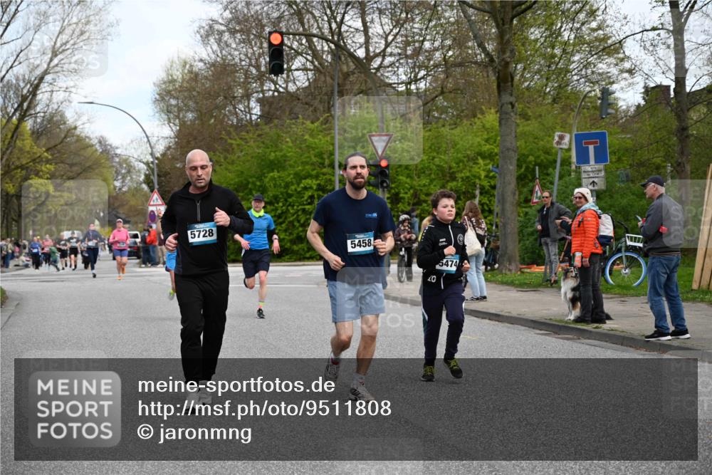 12.04.2026 - 45. Internationalen Wilhelmsburger Insellauf J. Mangold http://msf.ph/oto/9511808 12.04.2026 13:04:08 Ziel 4226, 5250, 4247, 2715, 4260, 3034, 5469, 2128, 5667, 2089, 3870, 5193, 2307, 5257, 4647, 5565, 4600, 5474, 4653, 5420, 5599, 5620, 4951, 4115, 4351, 4351, 4125, 5248, 5064, 4048, 5423, 5066, 5458, 5728, 5066, 5458, 5728, 5724, 2798, 5088 meine-sportfotos.de