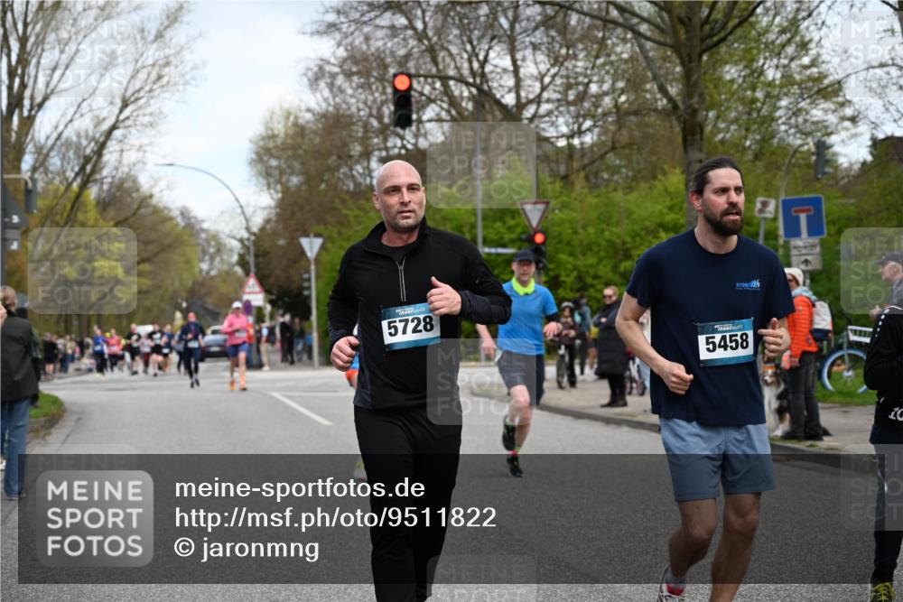 12.04.2026 - 45. Internationalen Wilhelmsburger Insellauf J. Mangold http://msf.ph/oto/9511822 12.04.2026 13:04:10 Ziel 2715, 4260, 3034, 5469, 2128, 5667, 2089, 3870, 5193, 2307, 5257, 4647, 5565, 4600, 5474, 4653, 5420, 5599, 5620, 4951, 4115, 4351, 4125, 5248, 5064, 4048, 5423, 5066, 5458, 5728, 5724, 2798, 5088, 5864, 3964, 2891, 4314, 5096, 5808, 5477 meine-sportfotos.de
