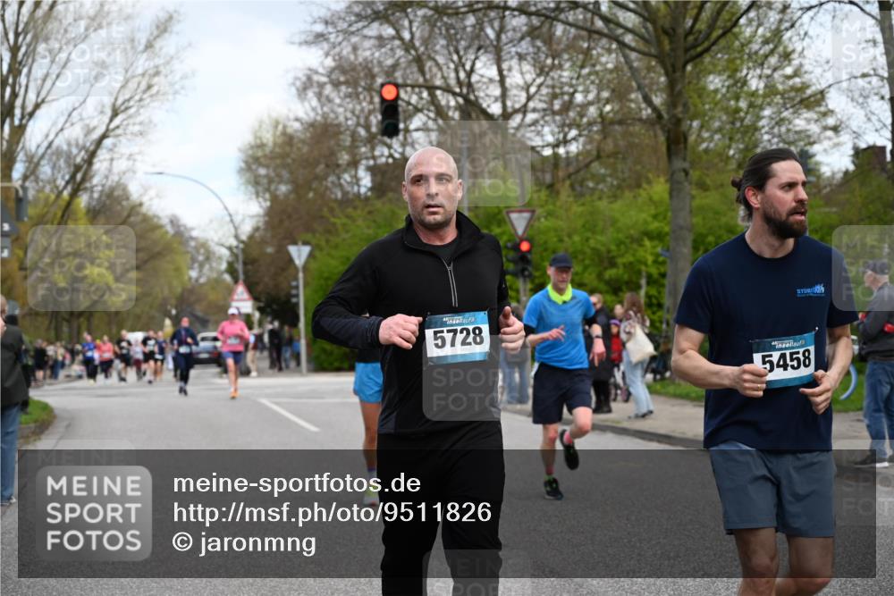 12.04.2026 - 45. Internationalen Wilhelmsburger Insellauf J. Mangold http://msf.ph/oto/9511826 12.04.2026 13:04:10 Ziel 2715, 4260, 3034, 5469, 2128, 5667, 2089, 3870, 5193, 2307, 5257, 4647, 5565, 4600, 5474, 4653, 5420, 5599, 5620, 4951, 4115, 4351, 4125, 5248, 5064, 4048, 5423, 5066, 5458, 5728, 5724, 2798, 5088, 5864, 3964, 2891, 4314, 5096, 5808, 5477 meine-sportfotos.de