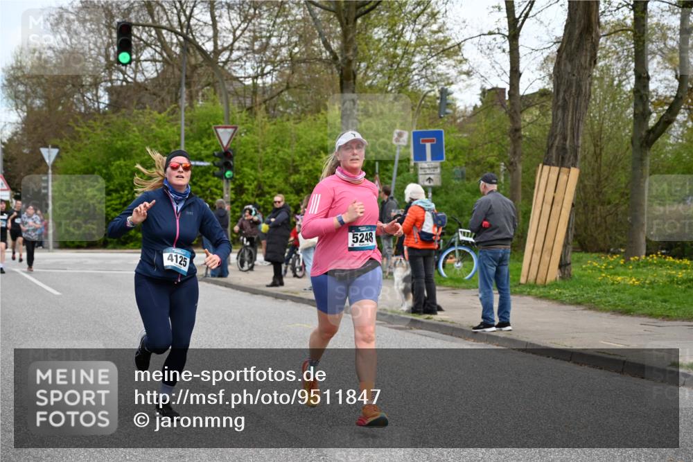 12.04.2026 - 45. Internationalen Wilhelmsburger Insellauf J. Mangold http://msf.ph/oto/9511847 12.04.2026 13:04:17 Ziel 3870, 5193, 2307, 5257, 4647, 5565, 4600, 5474, 4653, 5420, 5599, 5620, 4951, 4115, 4351, 4125, 5248, 5064, 4048, 5423, 5066, 5458, 5728, 5724, 2798, 5088, 5864, 3964, 2891, 4314, 5096, 5808, 5477, 3068, 5144 meine-sportfotos.de