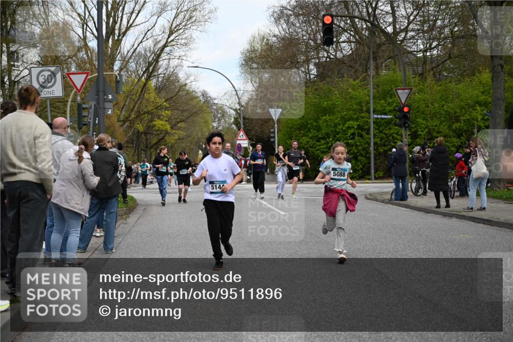 12.04.2026 - 45. Internationalen Wilhelmsburger Insellauf J. Mangold http://msf.ph/oto/9511896 12.04.2026 13:04:31 Ziel 4351, 4125, 5248, 5064, 4048, 5423, 5066, 5458, 5728, 5724, 2798, 5088, 5864, 3964, 2891, 4314, 5096, 5808, 5477, 3068, 5144, 5002, 5427, 5427, 4610, 5128, 5098, 5235, 5234, 5504, 2139, 3001, 2443, 5862, 5110, 4892 meine-sportfotos.de
