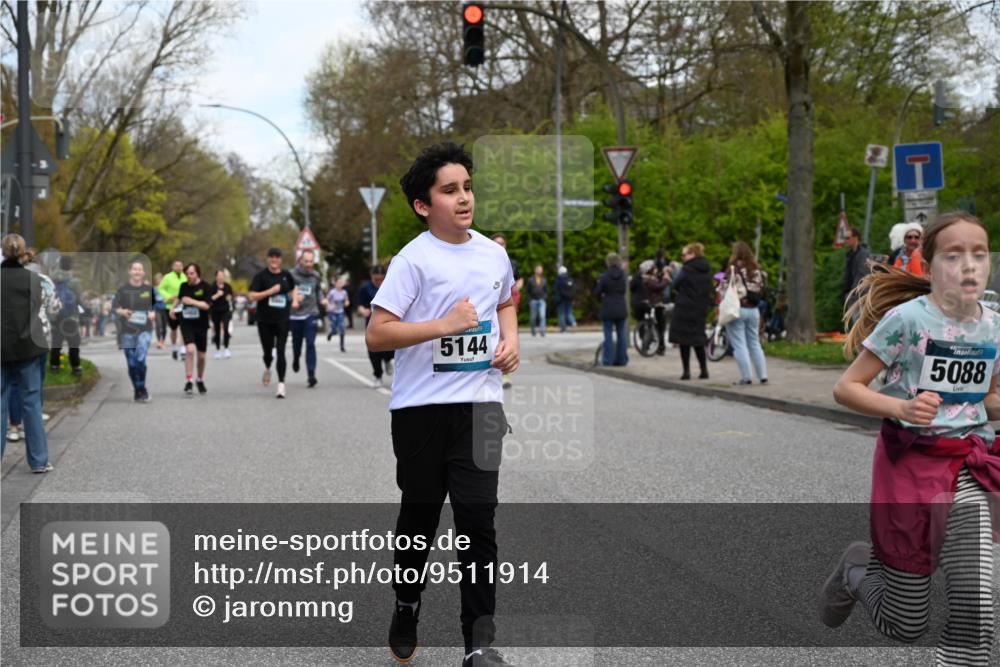 12.04.2026 - 45. Internationalen Wilhelmsburger Insellauf J. Mangold http://msf.ph/oto/9511914 12.04.2026 13:04:33 Ziel 4351, 4125, 5248, 5064, 4048, 5423, 5066, 5458, 5728, 5724, 2798, 5088, 5864, 3964, 2891, 5864, 3964, 2891, 4314, 5096, 5808, 5477, 3068, 5144, 5002, 5427, 4610, 4610, 5128, 5098, 5235, 5234, 5504, 2139, 3001, 2443, 5862, 5110, 4892, 5752 meine-sportfotos.de