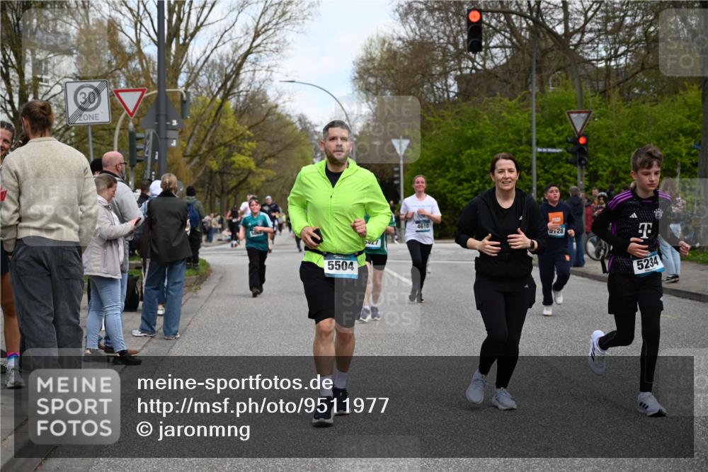 12.04.2026 - 45. Internationalen Wilhelmsburger Insellauf J. Mangold http://msf.ph/oto/9511977 12.04.2026 13:04:43 Ziel 5064, 4048, 5423, 5066, 5458, 5728, 5724, 2798, 5088, 5864, 3964, 2891, 4314, 5096, 5808, 5477, 3068, 5144, 5002, 5427, 5427, 4610, 5128, 5098, 5235, 5234, 5504, 2139, 3001, 2443, 5862, 5110, 4892, 5752, 3817, 5580, 2433, 5102, 5295 meine-sportfotos.de