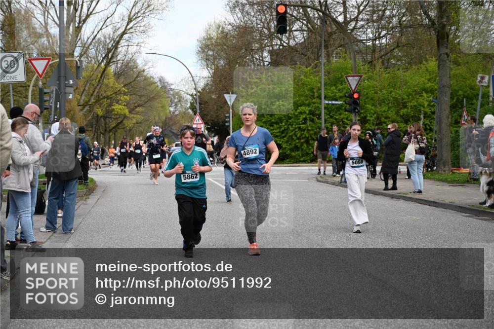 12.04.2026 - 45. Internationalen Wilhelmsburger Insellauf J. Mangold http://msf.ph/oto/9511992 12.04.2026 13:04:47 Ziel 5724, 2798, 5088, 5864, 3964, 2891, 4314, 5096, 5808, 5477, 3068, 5144, 5002, 5427, 4610, 5128, 5098, 5235, 5234, 5504, 2139, 3001, 2443, 5862, 5110, 4892, 5752, 3817, 5580, 2433, 5102, 5295, 3025, 3030, 5476, 4105, 3934 meine-sportfotos.de