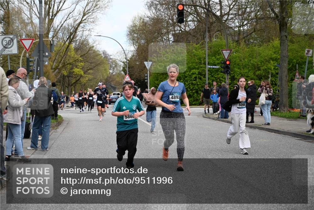 12.04.2026 - 45. Internationalen Wilhelmsburger Insellauf J. Mangold http://msf.ph/oto/9511996 12.04.2026 13:04:48 Ziel 5724, 2798, 5088, 5864, 3964, 2891, 4314, 5096, 5808, 5477, 3068, 5144, 5002, 5427, 4610, 5128, 5098, 5235, 5234, 5504, 2139, 3001, 2443, 5862, 5110, 4892, 5752, 3817, 5580, 2433, 5102, 5295, 3025, 3030, 5476, 4105, 3934 meine-sportfotos.de