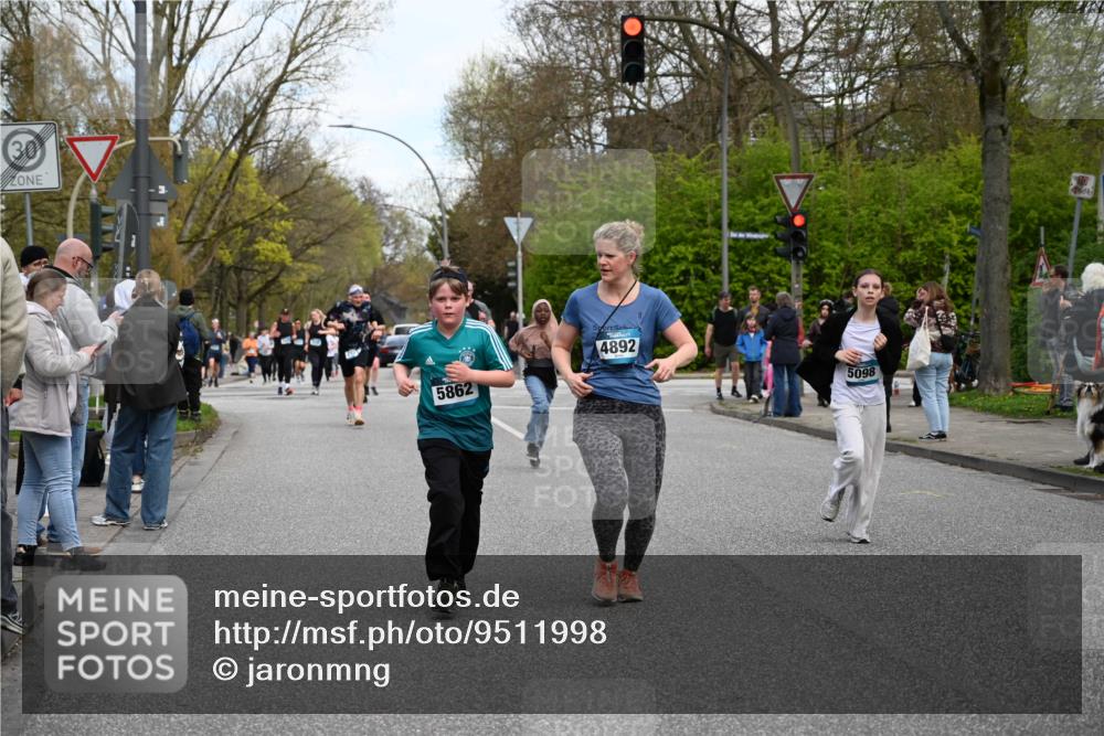12.04.2026 - 45. Internationalen Wilhelmsburger Insellauf J. Mangold http://msf.ph/oto/9511998 12.04.2026 13:04:48 Ziel 5724, 2798, 5088, 5864, 3964, 2891, 4314, 5096, 5808, 5477, 3068, 5144, 5002, 5427, 4610, 5128, 5098, 5235, 5234, 5504, 2139, 3001, 2443, 5862, 5110, 4892, 5752, 3817, 5580, 2433, 5102, 5295, 3025, 3030, 5476, 4105, 3934 meine-sportfotos.de