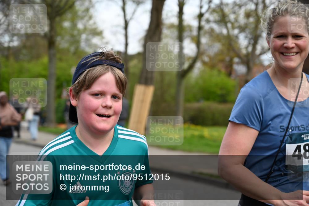12.04.2026 - 45. Internationalen Wilhelmsburger Insellauf J. Mangold http://msf.ph/oto/9512015 12.04.2026 13:04:51 Ziel 5088, 5864, 3964, 2891, 4314, 5096, 5808, 5477, 3068, 5144, 5002, 5427, 4610, 5128, 5098, 5235, 5234, 5504, 2139, 3001, 2443, 3001, 2443, 5862, 5110, 4892, 5752, 3817, 5580, 5580, 2433, 5102, 5295, 3025, 3030, 5476, 4105, 3934, 5597, 5249 meine-sportfotos.de