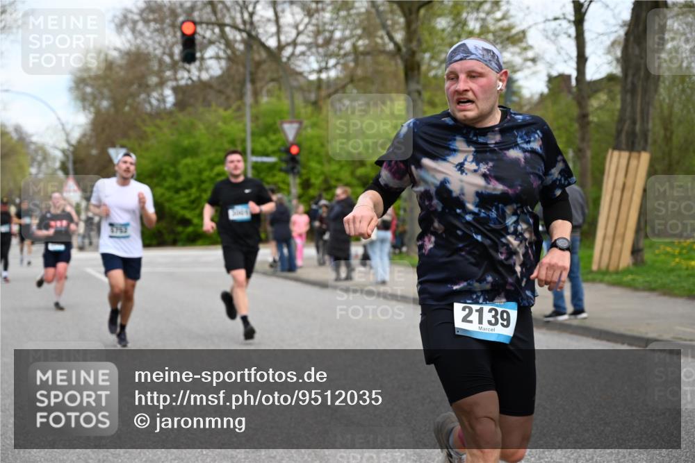 12.04.2026 - 45. Internationalen Wilhelmsburger Insellauf J. Mangold http://msf.ph/oto/9512035 12.04.2026 13:04:54 Ziel 5864, 3964, 2891, 4314, 5096, 5808, 5477, 3068, 5144, 5002, 5427, 4610, 5128, 5098, 5235, 5234, 5504, 2139, 3001, 2443, 5862, 5110, 4892, 5752, 3817, 5580, 2433, 5102, 5295, 5295, 3025, 3030, 5476, 4105, 3934, 5597, 5249, 5263, 5414 meine-sportfotos.de
