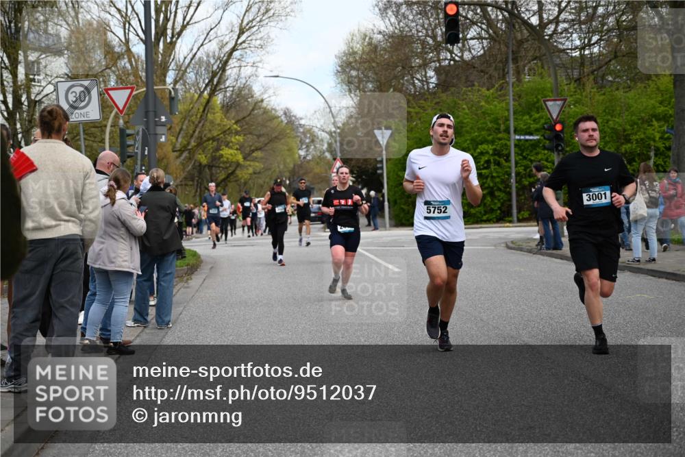 12.04.2026 - 45. Internationalen Wilhelmsburger Insellauf J. Mangold http://msf.ph/oto/9512037 12.04.2026 13:04:55 Ziel 5864, 3964, 2891, 4314, 5096, 5808, 5477, 3068, 5144, 5002, 5427, 4610, 5128, 5098, 5235, 5234, 5504, 2139, 3001, 2443, 5862, 5110, 4892, 5752, 3817, 5580, 2433, 5102, 5295, 3025, 3030, 5476, 4105, 3934, 5597, 5249, 5263, 5414 meine-sportfotos.de