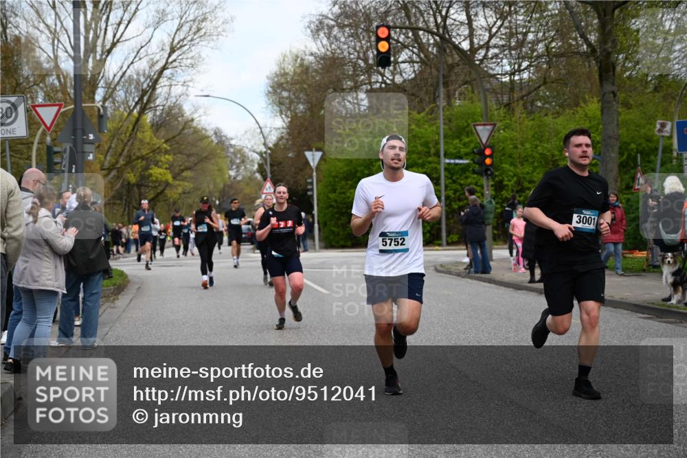 12.04.2026 - 45. Internationalen Wilhelmsburger Insellauf J. Mangold http://msf.ph/oto/9512041 12.04.2026 13:04:55 Ziel 5864, 3964, 2891, 4314, 5096, 5808, 5477, 3068, 5144, 5002, 5427, 4610, 5128, 5098, 5235, 5234, 5504, 2139, 3001, 2443, 5862, 5110, 4892, 5752, 3817, 5580, 2433, 5102, 5295, 3025, 3030, 5476, 4105, 3934, 5597, 5249, 5263, 5414 meine-sportfotos.de