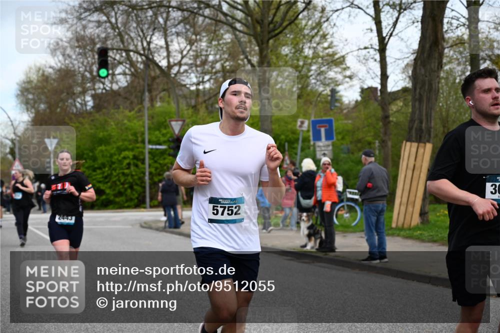 12.04.2026 - 45. Internationalen Wilhelmsburger Insellauf J. Mangold http://msf.ph/oto/9512055 12.04.2026 13:04:57 Ziel 5864, 3964, 2891, 4314, 5096, 5808, 5477, 3068, 5144, 5002, 5427, 4610, 5128, 5098, 5235, 5234, 5504, 2139, 3001, 2443, 5862, 5110, 4892, 5752, 3817, 5580, 2433, 5102, 5295, 3025, 3030, 5476, 4105, 3934, 5597, 5249, 5263, 5414, 4126, 3782, 3164 meine-sportfotos.de