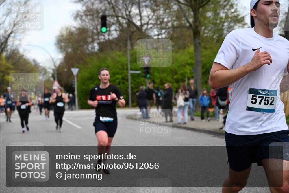 12.04.2026 - 45. Internationalen Wilhelmsburger Insellauf J. Mangold http://msf.ph/oto/9512056 12.04.2026 13:04:57 Ziel 5864, 3964, 2891, 4314, 5096, 5808, 5477, 3068, 5144, 5002, 5427, 4610, 5128, 5098, 5235, 5234, 5504, 2139, 3001, 2443, 5862, 5110, 4892, 5752, 3817, 5580, 2433, 5102, 5295, 3025, 3030, 5476, 4105, 3934, 5597, 5249, 5263, 5414, 4126, 3782, 3164 meine-sportfotos.de