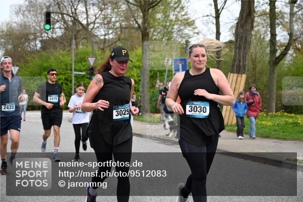 12.04.2026 - 45. Internationalen Wilhelmsburger Insellauf J. Mangold http://msf.ph/oto/9512083 12.04.2026 13:05:04 Ziel 5144, 5002, 5427, 4610, 5128, 5098, 5235, 5234, 5504, 2139, 3001, 2443, 5862, 5110, 4892, 5752, 3817, 5580, 2433, 2433, 5102, 5295, 3025, 3030, 5476, 4105, 3934, 5597, 5249, 5263, 5263, 5414, 4126, 3782, 3164, 4452, 4775, 5486, 4619, 3316 meine-sportfotos.de