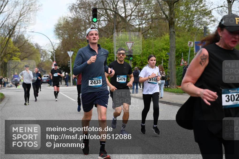 12.04.2026 - 45. Internationalen Wilhelmsburger Insellauf J. Mangold http://msf.ph/oto/9512086 12.04.2026 13:05:04 Ziel 5144, 5002, 5427, 4610, 5128, 5098, 5235, 5234, 5504, 2139, 3001, 2443, 5862, 5110, 4892, 5752, 3817, 5580, 2433, 2433, 5102, 5295, 3025, 3030, 5476, 4105, 3934, 5597, 5249, 5263, 5263, 5414, 4126, 3782, 3164, 4452, 4775, 5486, 4619, 3316 meine-sportfotos.de