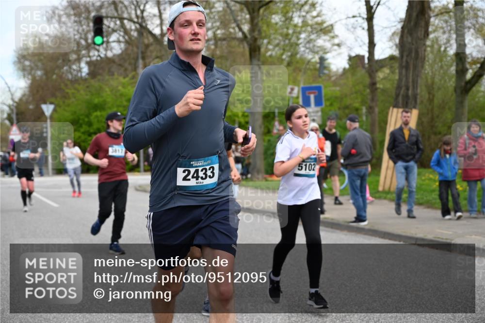 12.04.2026 - 45. Internationalen Wilhelmsburger Insellauf J. Mangold http://msf.ph/oto/9512095 12.04.2026 13:05:05 Ziel 5002, 5427, 4610, 5128, 5098, 5235, 5234, 5504, 2139, 3001, 2443, 5862, 5110, 4892, 5752, 3817, 5580, 2433, 5102, 5102, 5295, 3025, 3030, 5476, 4105, 3934, 5597, 5249, 5263, 5414, 5414, 4126, 3782, 3164, 4452, 4775, 5486, 4619, 3316 meine-sportfotos.de