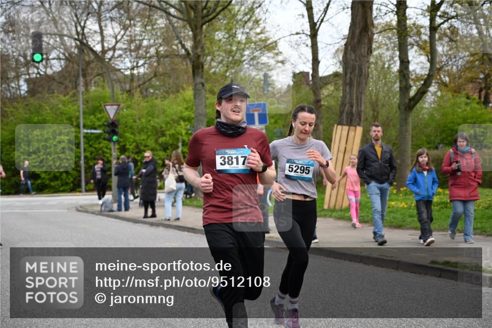 12.04.2026 - 45. Internationalen Wilhelmsburger Insellauf J. Mangold http://msf.ph/oto/9512108 12.04.2026 13:05:07 Ziel 5002, 5427, 4610, 5128, 5098, 5235, 5234, 5504, 2139, 3001, 2443, 5862, 5110, 4892, 5752, 3817, 5580, 2433, 5102, 5295, 3025, 3030, 5476, 4105, 3934, 5597, 5249, 5263, 5414, 4126, 3782, 3164, 4452, 4775, 5486, 4619, 3316, 4219 meine-sportfotos.de