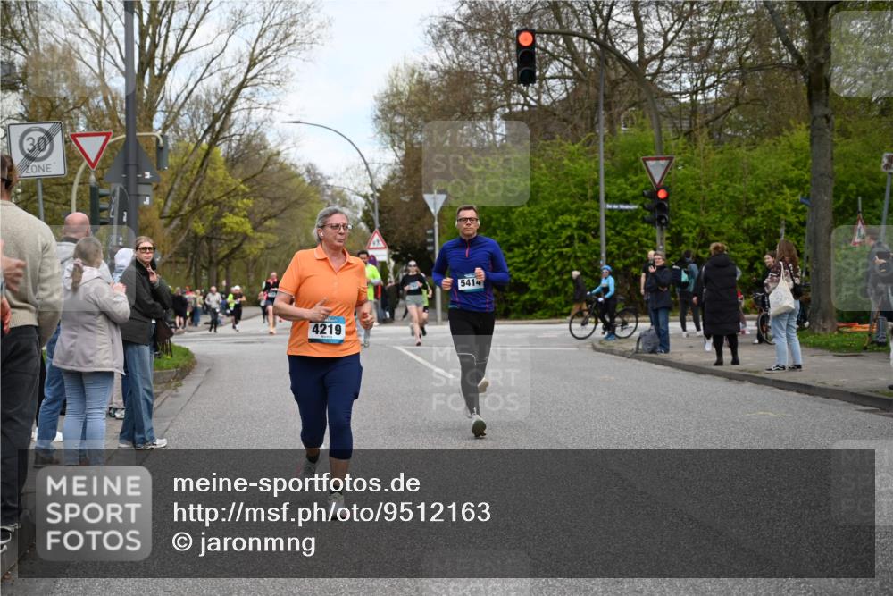 12.04.2026 - 45. Internationalen Wilhelmsburger Insellauf J. Mangold http://msf.ph/oto/9512163 12.04.2026 13:05:16 Ziel 3001, 2443, 5862, 5110, 4892, 5752, 3817, 5580, 2433, 5102, 5295, 3025, 3030, 5476, 4105, 3934, 5597, 5249, 5263, 5263, 5414, 4126, 3782, 3164, 4452, 4775, 5486, 4619, 3316, 3316, 4219, 5848 meine-sportfotos.de