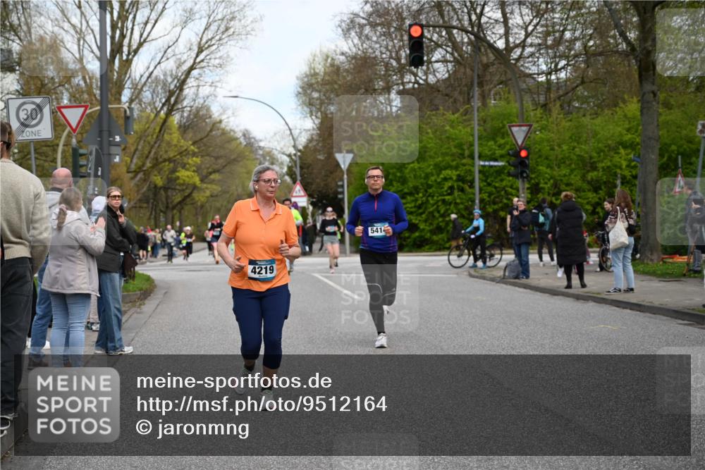12.04.2026 - 45. Internationalen Wilhelmsburger Insellauf J. Mangold http://msf.ph/oto/9512164 12.04.2026 13:05:16 Ziel 3001, 2443, 5862, 5110, 4892, 5752, 3817, 5580, 2433, 5102, 5295, 3025, 3030, 5476, 4105, 3934, 5597, 5249, 5263, 5263, 5414, 4126, 3782, 3164, 4452, 4775, 5486, 4619, 3316, 3316, 4219, 5848 meine-sportfotos.de