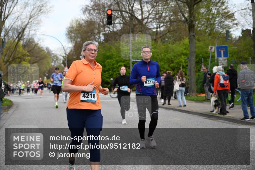 12.04.2026 - 45. Internationalen Wilhelmsburger Insellauf J. Mangold http://msf.ph/oto/9512182 12.04.2026 13:05:17 Ziel 5862, 5110, 4892, 5752, 3817, 5580, 2433, 5102, 5295, 3025, 3030, 5476, 4105, 3934, 5597, 5249, 5263, 5414, 5414, 4126, 3782, 3164, 4452, 4775, 5486, 4619, 3316, 4219, 5848, 2922 meine-sportfotos.de