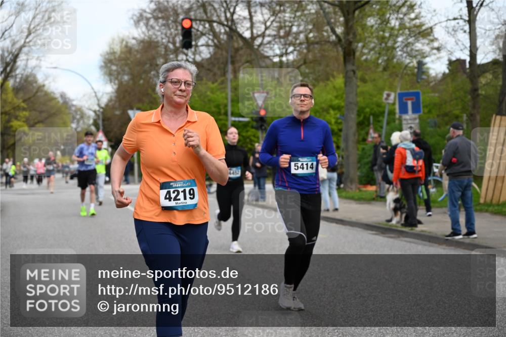 12.04.2026 - 45. Internationalen Wilhelmsburger Insellauf J. Mangold http://msf.ph/oto/9512186 12.04.2026 13:05:18 Ziel 5862, 5110, 4892, 5752, 3817, 5580, 2433, 5102, 5295, 3025, 3030, 5476, 4105, 3934, 5597, 5249, 5263, 5414, 4126, 3782, 3164, 4452, 4775, 5486, 4619, 3316, 4219, 4219, 5848, 2922 meine-sportfotos.de