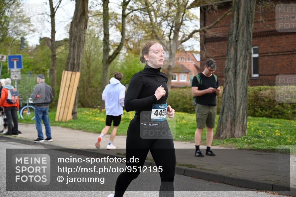 12.04.2026 - 45. Internationalen Wilhelmsburger Insellauf J. Mangold http://msf.ph/oto/9512195 12.04.2026 13:05:20 Ziel 5752, 3817, 5580, 2433, 5102, 5295, 3025, 3030, 5476, 4105, 3934, 5597, 5249, 5263, 5414, 4126, 4126, 3782, 3164, 4452, 4775, 5486, 4619, 3316, 4219, 5848, 5848, 2922, 3032 meine-sportfotos.de