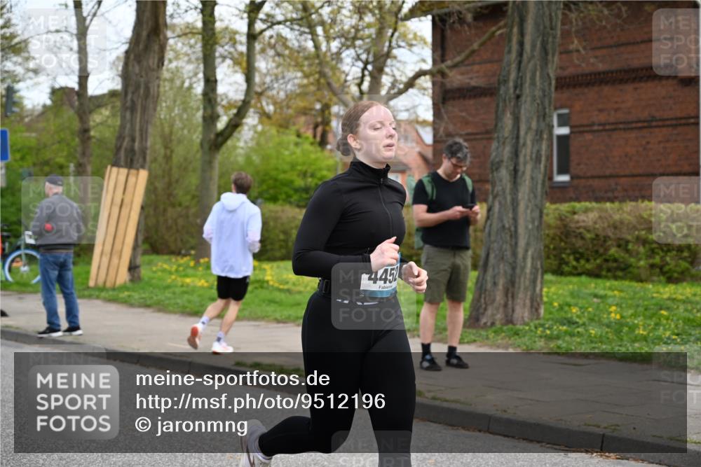 12.04.2026 - 45. Internationalen Wilhelmsburger Insellauf J. Mangold http://msf.ph/oto/9512196 12.04.2026 13:05:20 Ziel 5752, 3817, 5580, 2433, 5102, 5295, 3025, 3030, 5476, 4105, 3934, 5597, 5249, 5263, 5414, 4126, 4126, 3782, 3164, 4452, 4775, 5486, 4619, 3316, 4219, 5848, 5848, 2922, 3032 meine-sportfotos.de