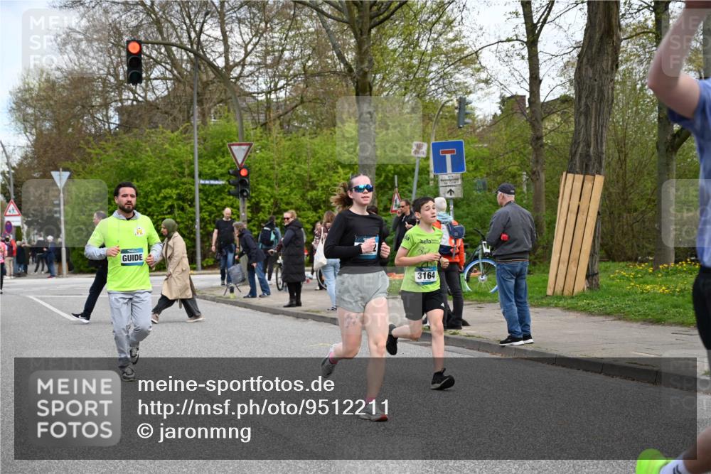 12.04.2026 - 45. Internationalen Wilhelmsburger Insellauf J. Mangold http://msf.ph/oto/9512211 12.04.2026 13:05:23 Ziel 3817, 5580, 2433, 5102, 5295, 3025, 3030, 5476, 4105, 3934, 5597, 5249, 5263, 5414, 4126, 3782, 3164, 4452, 4775, 4775, 5486, 4619, 3316, 4219, 5848, 2922, 3032, 4391, 5323, 4432 meine-sportfotos.de
