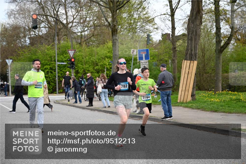 12.04.2026 - 45. Internationalen Wilhelmsburger Insellauf J. Mangold http://msf.ph/oto/9512213 12.04.2026 13:05:23 Ziel 3817, 5580, 2433, 5102, 5295, 3025, 3030, 5476, 4105, 3934, 5597, 5249, 5263, 5414, 4126, 3782, 3164, 4452, 4775, 4775, 5486, 4619, 3316, 4219, 5848, 2922, 3032, 4391, 5323, 4432 meine-sportfotos.de