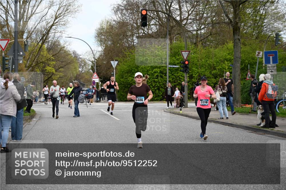 12.04.2026 - 45. Internationalen Wilhelmsburger Insellauf J. Mangold http://msf.ph/oto/9512252 12.04.2026 13:05:30 Ziel 5102, 5295, 3025, 3030, 5476, 4105, 3934, 5597, 5249, 5263, 5414, 4126, 3782, 3164, 4452, 4775, 5486, 4619, 3316, 4219, 4219, 5848, 2922, 3032, 4391, 5323, 4432, 4236, 5677, 4507, 4638 meine-sportfotos.de
