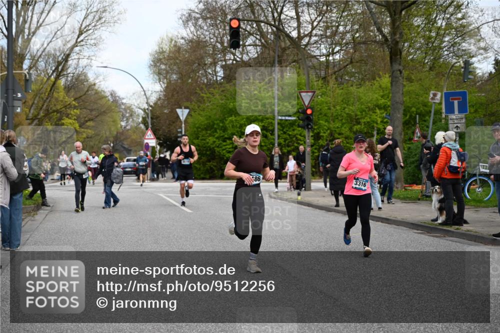 12.04.2026 - 45. Internationalen Wilhelmsburger Insellauf J. Mangold http://msf.ph/oto/9512256 12.04.2026 13:05:30 Ziel 5102, 5295, 3025, 3030, 5476, 4105, 3934, 5597, 5249, 5263, 5414, 4126, 3782, 3164, 4452, 4775, 5486, 4619, 3316, 4219, 4219, 5848, 2922, 3032, 4391, 5323, 4432, 4236, 5677, 4507, 4638 meine-sportfotos.de