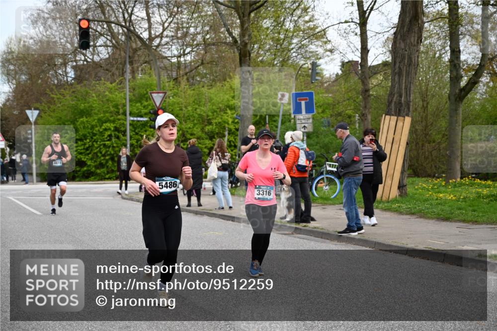 12.04.2026 - 45. Internationalen Wilhelmsburger Insellauf J. Mangold http://msf.ph/oto/9512259 12.04.2026 13:05:31 Ziel 5295, 3025, 3030, 5476, 4105, 3934, 5597, 5249, 5263, 5414, 4126, 3782, 3164, 4452, 4775, 5486, 4619, 3316, 4219, 5848, 2922, 3032, 4391, 5323, 4432, 4236, 5677, 4507, 4638, 4010, 4011, 5719 meine-sportfotos.de