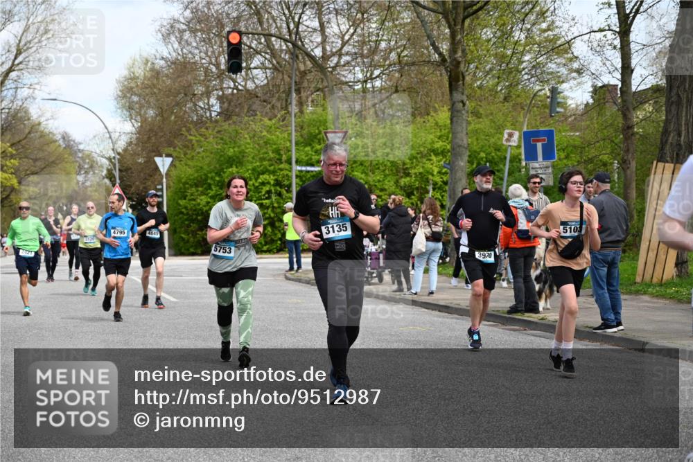 12.04.2026 - 45. Internationalen Wilhelmsburger Insellauf J. Mangold http://msf.ph/oto/9512987 12.04.2026 13:07:36 Ziel 5226, 2745, 5028, 5148, 3641, 5426, 5216, 5431, 5425, 5735, 5401, 2728, 2478, 2477, 5564, 4437, 4436, 2421, 4676, 3868, 4405, 4725, 4416, 3970, 4795, 4795, 3120, 5103, 4845, 5320, 5568, 4161, 5753, 4218, 4199, 5220, 3070, 4736, 4149, 4912, 4300, 3135, 3795 meine-sportfotos.de