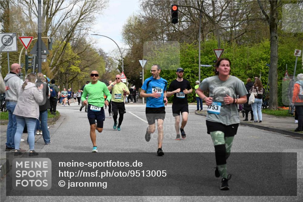 12.04.2026 - 45. Internationalen Wilhelmsburger Insellauf J. Mangold http://msf.ph/oto/9513005 12.04.2026 13:07:38 Ziel 5148, 3641, 5426, 5216, 5431, 5425, 5735, 5401, 2728, 2478, 2477, 5564, 4437, 4436, 2421, 4676, 3868, 4405, 4725, 4416, 3970, 4795, 3120, 5103, 4845, 5320, 5568, 4161, 5753, 4218, 4199, 5220, 3070, 4736, 4149, 4912, 4300, 3135, 3795, 5215, 4940 meine-sportfotos.de