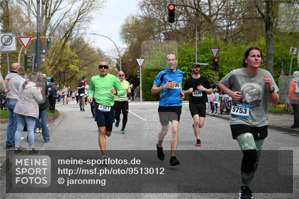 12.04.2026 - 45. Internationalen Wilhelmsburger Insellauf J. Mangold http://msf.ph/oto/9513012 12.04.2026 13:07:38 Ziel 5148, 3641, 5426, 5216, 5431, 5425, 5735, 5401, 2728, 2478, 2477, 5564, 4437, 4436, 2421, 4676, 3868, 4405, 4725, 4416, 3970, 4795, 3120, 5103, 4845, 5320, 5568, 4161, 5753, 4218, 4199, 5220, 3070, 4736, 4149, 4912, 4300, 3135, 3795, 5215, 4940 meine-sportfotos.de