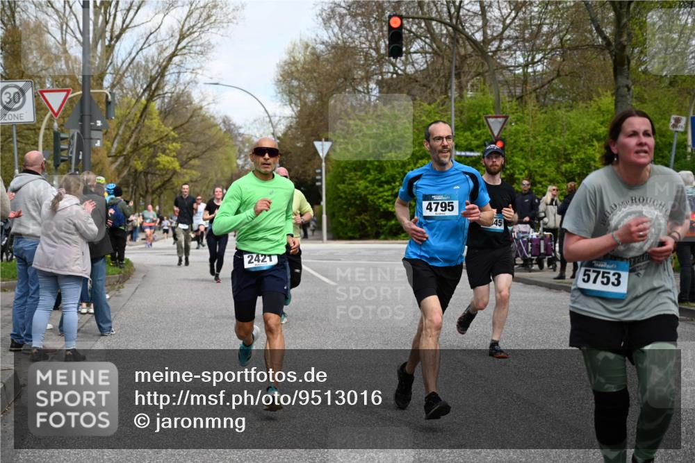 12.04.2026 - 45. Internationalen Wilhelmsburger Insellauf J. Mangold http://msf.ph/oto/9513016 12.04.2026 13:07:38 Ziel 5148, 3641, 5426, 5216, 5431, 5425, 5735, 5401, 2728, 2478, 2477, 5564, 4437, 4436, 2421, 4676, 3868, 4405, 4725, 4416, 3970, 4795, 3120, 5103, 4845, 5320, 5568, 4161, 5753, 4218, 4199, 5220, 3070, 4736, 4149, 4912, 4300, 3135, 3795, 5215, 4940 meine-sportfotos.de