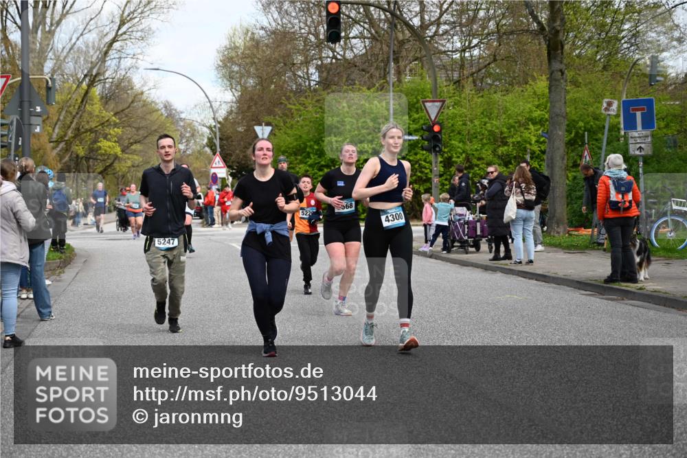 12.04.2026 - 45. Internationalen Wilhelmsburger Insellauf J. Mangold http://msf.ph/oto/9513044 12.04.2026 13:07:44 Ziel 5426, 5216, 5431, 5425, 5735, 5401, 2728, 2478, 2477, 5564, 4437, 4436, 2421, 4676, 3868, 4405, 4725, 4416, 3970, 4795, 3120, 5103, 4845, 5320, 5568, 4161, 5753, 4218, 4199, 5220, 3070, 4736, 4149, 4912, 4300, 3135, 3795, 5215, 4940, 4454, 4046, 4824, 5548, 5547 meine-sportfotos.de