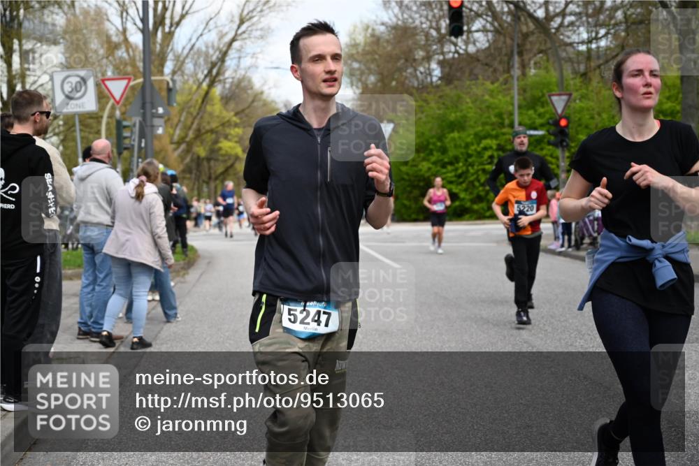 12.04.2026 - 45. Internationalen Wilhelmsburger Insellauf J. Mangold http://msf.ph/oto/9513065 12.04.2026 13:07:46 Ziel 5431, 5425, 5735, 5401, 2728, 2478, 2477, 5564, 4437, 4436, 2421, 4676, 3868, 4405, 4725, 4416, 3970, 4795, 3120, 5103, 4845, 5320, 5568, 4161, 5753, 4161, 5753, 4218, 4199, 5220, 3070, 4736, 4149, 4912, 4300, 3135, 3795, 5215, 4940, 4454, 4046, 4824, 5548, 5547, 4640, 5231 meine-sportfotos.de