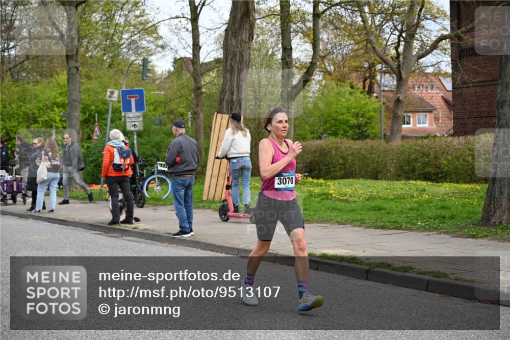 12.04.2026 - 45. Internationalen Wilhelmsburger Insellauf J. Mangold http://msf.ph/oto/9513107 12.04.2026 13:07:53 Ziel 2728, 2478, 2477, 5564, 4437, 4436, 2421, 4676, 3868, 4405, 4725, 4416, 3970, 4795, 3120, 5103, 4845, 5320, 5568, 4161, 5753, 4218, 4199, 5220, 3070, 4736, 4736, 4149, 4912, 4300, 3135, 3795, 5215, 4940, 4454, 4046, 4824, 5548, 5547, 4640, 5231, 5306, 3896, 4967 meine-sportfotos.de